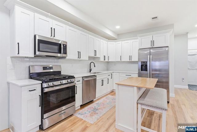 204 19th Avenue, Irvington, NJ 07111