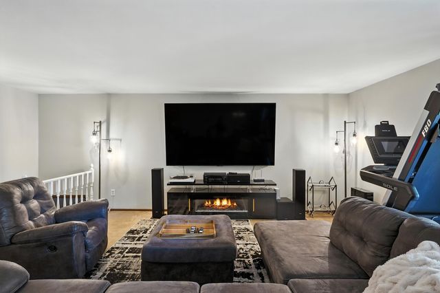 1349 Brookside Drive B2, Munster, IN 46321