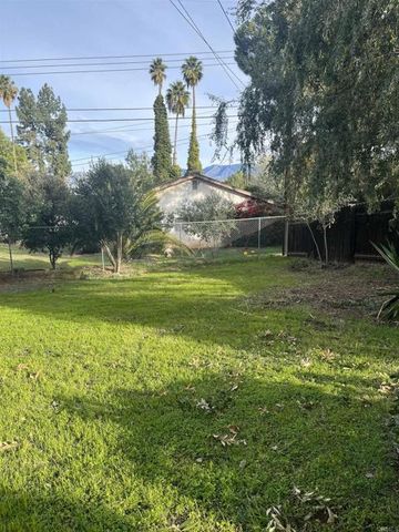329 E South Avenue, Redlands, CA 92373