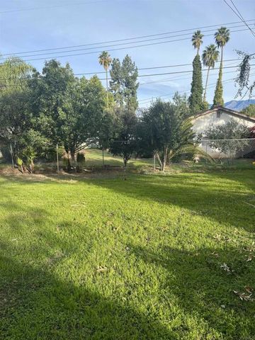 329 E South Avenue, Redlands, CA 92373