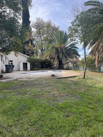 329 E South Avenue, Redlands, CA 92373