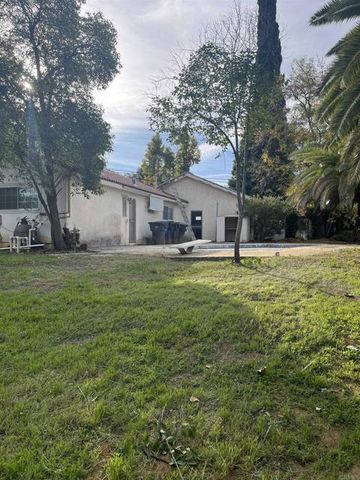329 E South Avenue, Redlands, CA 92373