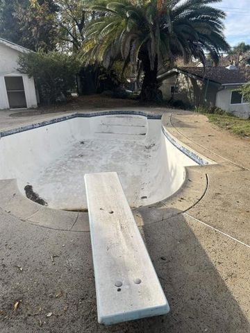 329 E South Avenue, Redlands, CA 92373