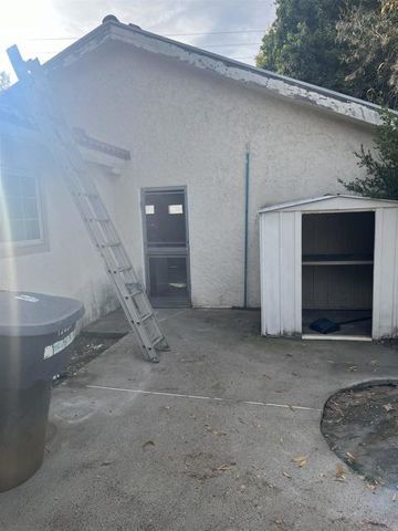 329 E South Avenue, Redlands, CA 92373