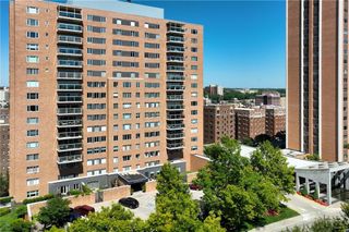 221 W 48th Street 803, Kansas City, MO 64112