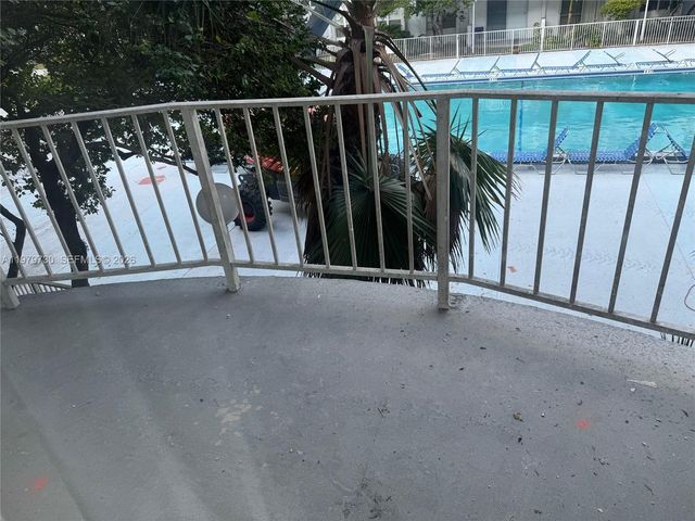 494 NW 165th St Rd C-208, Miami, FL 33169