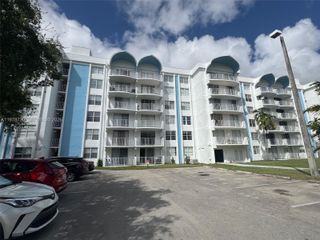 494 NW 165th St Rd C-208, Miami, FL 33169