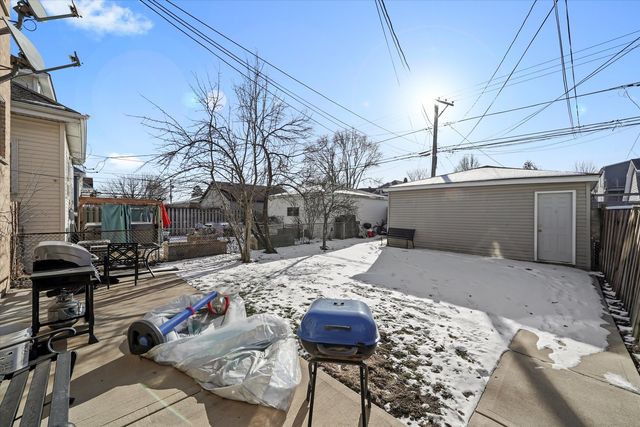 4913 W Warwick Avenue, Chicago, IL 60641