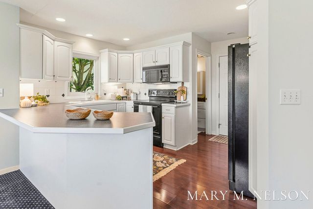 61 Majestic Court 61, Zeeland City, MI 49464