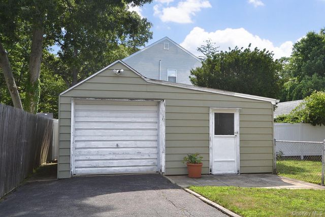 418 Asharoken Boulevard, Bay Shore, NY 11706