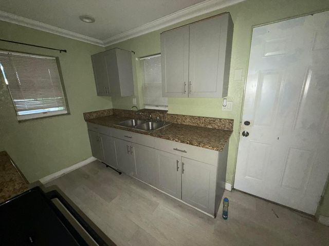2121 NW 26TH Avenue, Fort Lauderdale, FL 33311