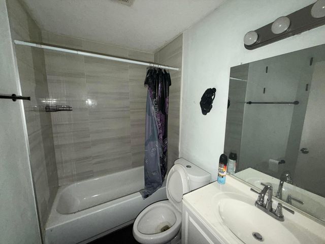 2121 NW 26TH Avenue, Fort Lauderdale, FL 33311