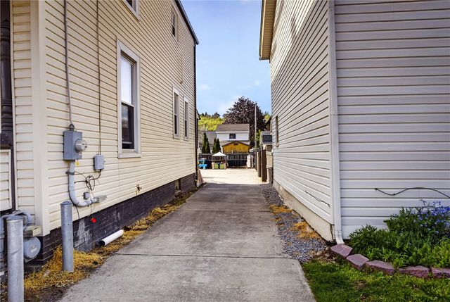 360 Wayne St, Beaver, PA 15009