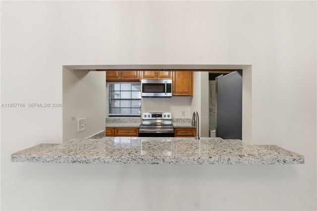 11654 NW 11th St 11654, Pembroke Pines, FL 33026