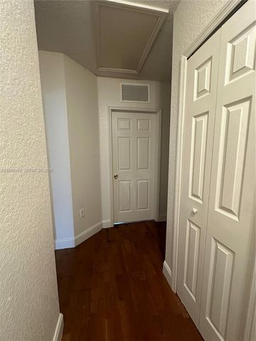 667 SW 10th St, Florida City, FL 33034