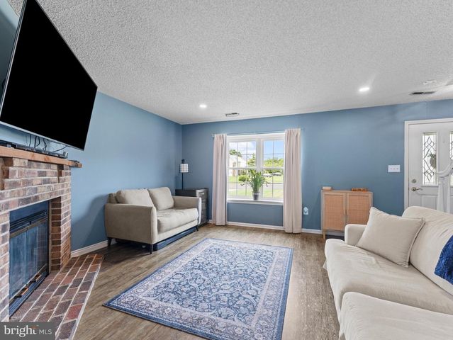 68 MEETING HOUSE LN, Blackwood, NJ 08012