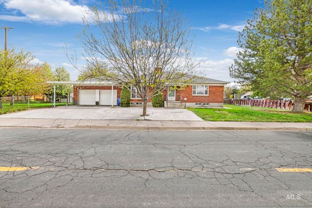 390 Maurice Street North , Twin Falls, Twin Falls, ID 83301