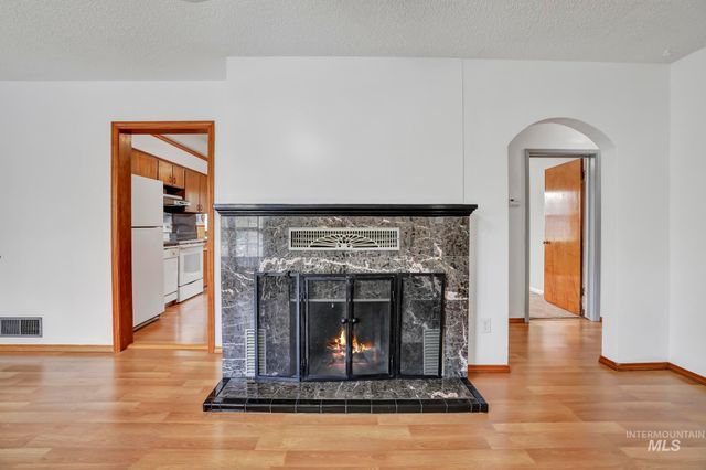 390 Maurice Street North , Twin Falls, Twin Falls, ID 83301