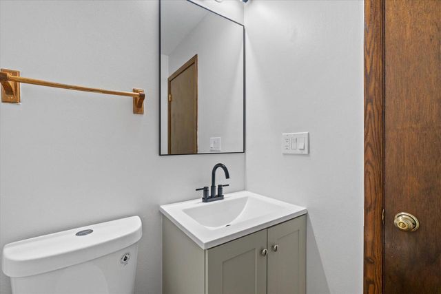 8150 S 88th STREET, Franklin, WI 53132