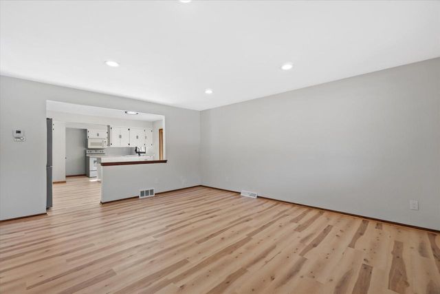 8150 S 88th STREET, Franklin, WI 53132