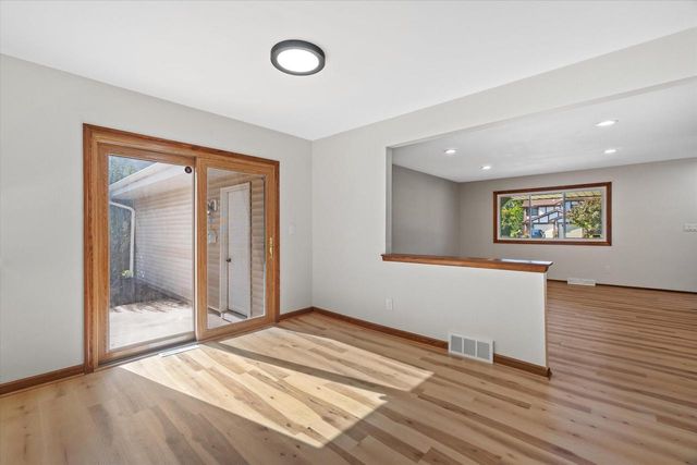 8150 S 88th STREET, Franklin, WI 53132