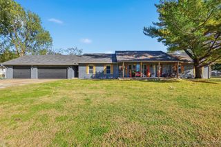 206 N Will Rogers Loop E, Oologah, OK 74053