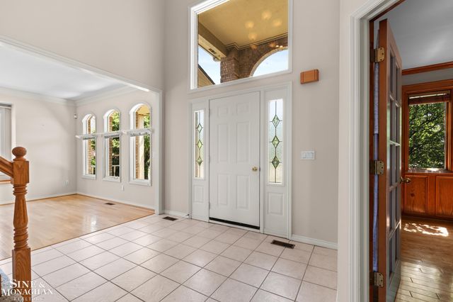 94 Ingram Drive, Troy, MI 48098