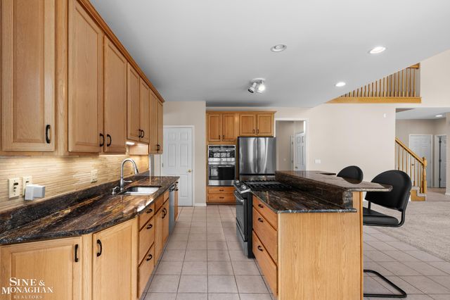 94 Ingram Drive, Troy, MI 48098