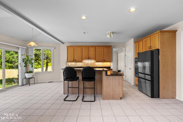 94 Ingram Drive, Troy, MI 48098
