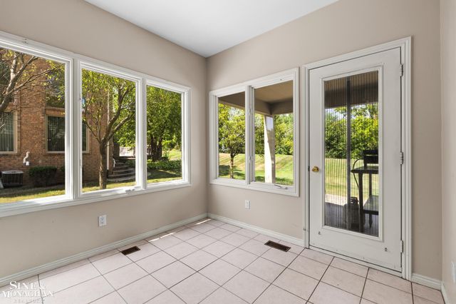 94 Ingram Drive, Troy, MI 48098