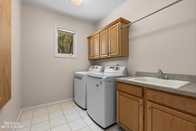 94 Ingram Drive, Troy, MI 48098