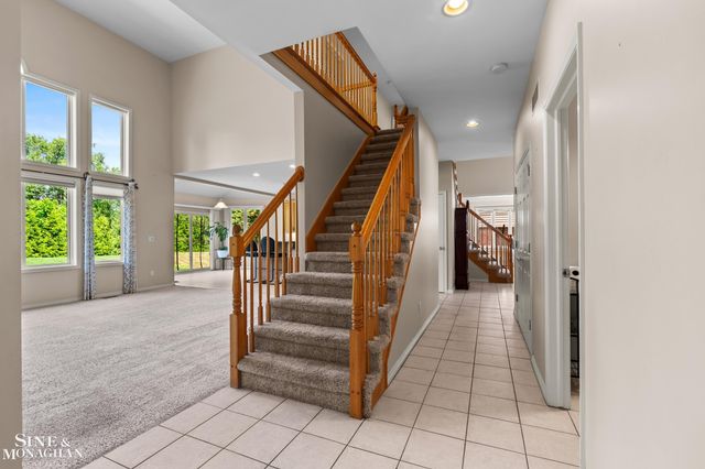94 Ingram Drive, Troy, MI 48098
