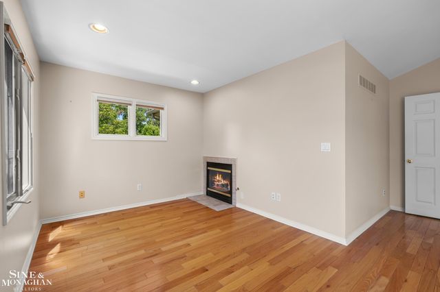94 Ingram Drive, Troy, MI 48098