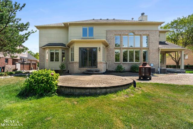 94 Ingram Drive, Troy, MI 48098