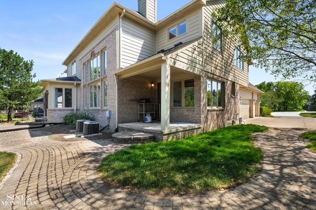 94 Ingram Drive, Troy, MI 48098