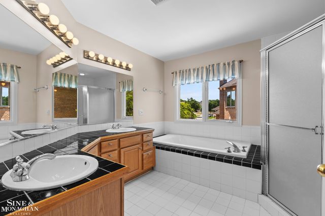 94 Ingram Drive, Troy, MI 48098