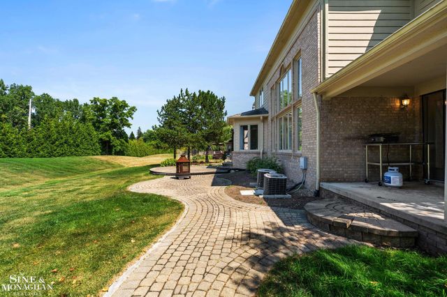 94 Ingram Drive, Troy, MI 48098