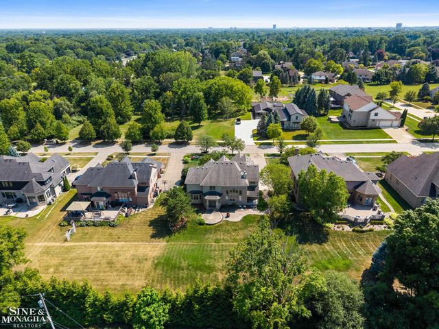 94 Ingram Drive, Troy, MI 48098