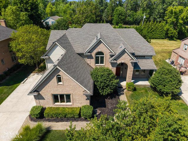 94 Ingram Drive, Troy, MI 48098