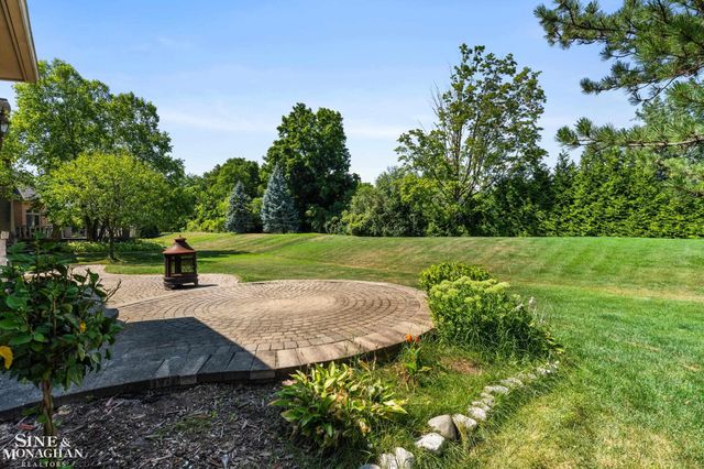 94 Ingram Drive, Troy, MI 48098
