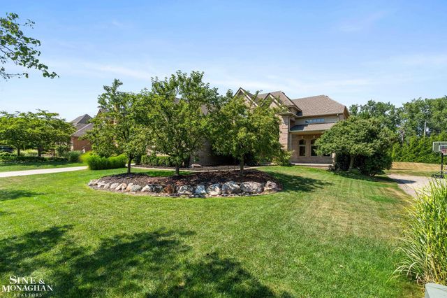 94 Ingram Drive, Troy, MI 48098