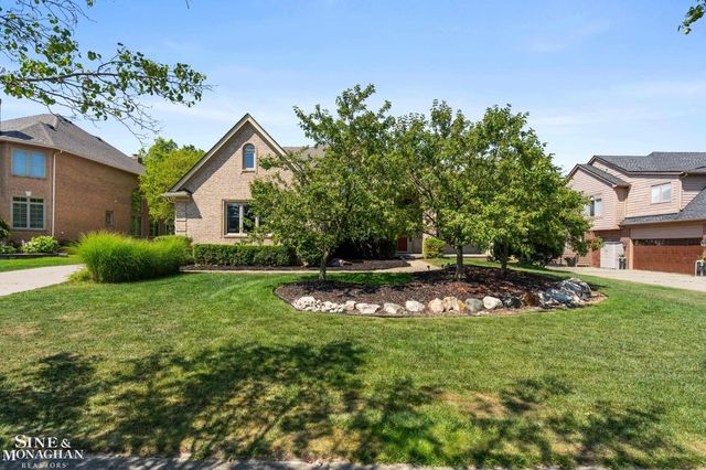 94 Ingram Drive, Troy, MI 48098