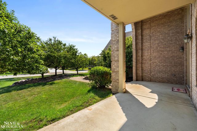 94 Ingram Drive, Troy, MI 48098
