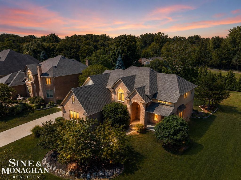 94 Ingram Drive, Troy, MI 48098
