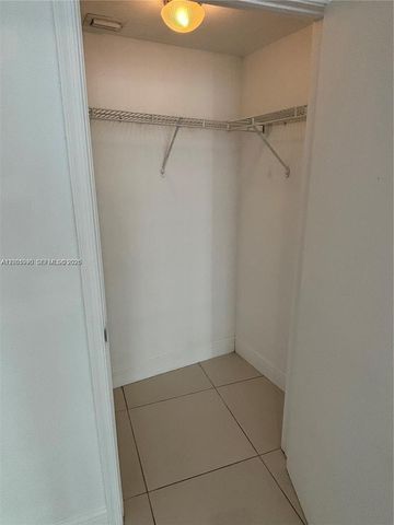 1750 N Bayshore Dr 3007, Miami, FL 33132