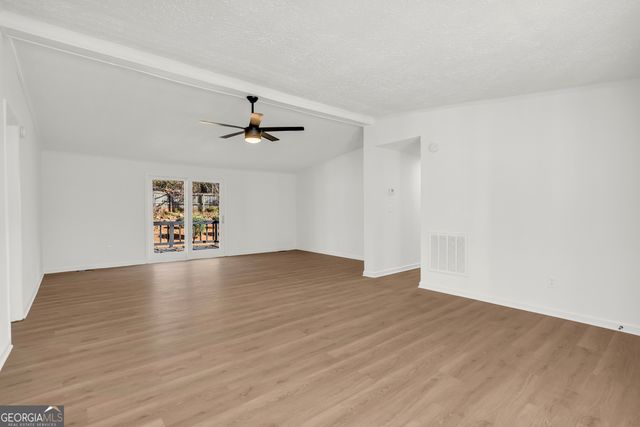 395 Barnetts Bridge Road, Jackson, GA 30233