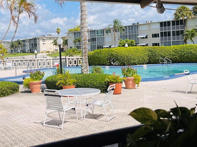 2812 S Garden Drive 206, Lake Worth, FL 33461