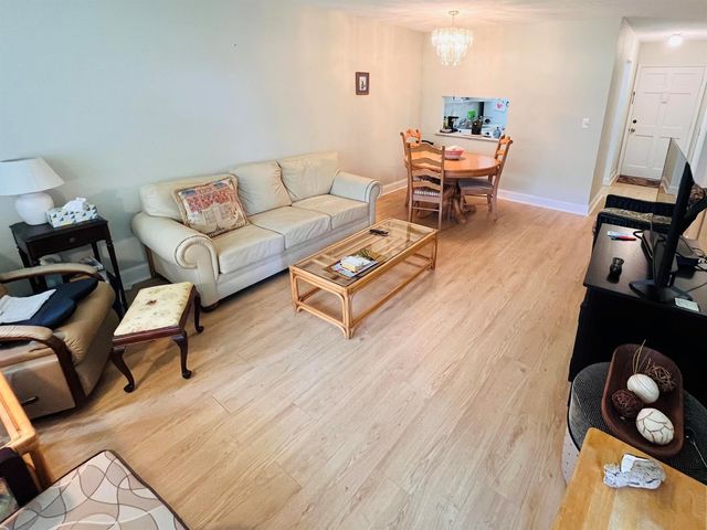 2812 S Garden Drive 206, Lake Worth, FL 33461
