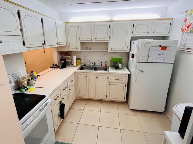 2812 S Garden Drive 206, Lake Worth, FL 33461