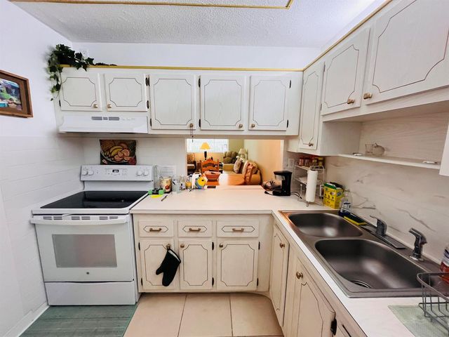 2812 S Garden Drive 206, Lake Worth, FL 33461